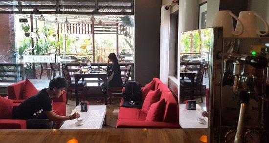 Maiya's Cafe